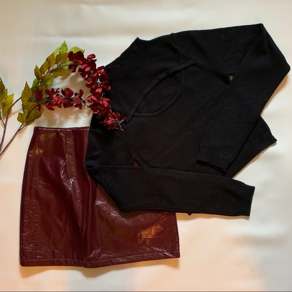 Front Hole Detailed Cropped Sweater - Picture 5 of 7